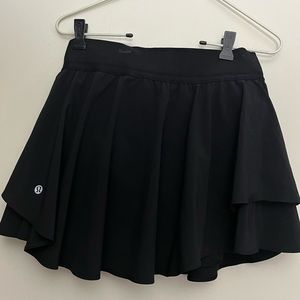 EUC Lululemon Court Rival High rise skirt size 6